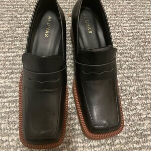 Alohas Roxanne black size 37 (6.5 US)